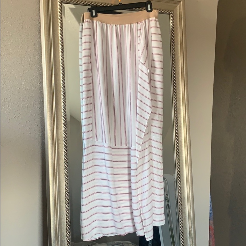 Light flowing BCBGMaxazria  slit skirt